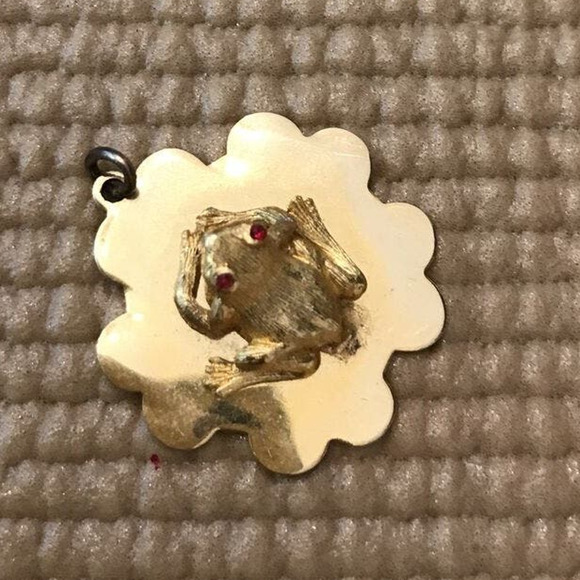 Vintage Hobco Frog Pendant Charm House of Borvani on Lilli Pad - Picture 1 of 4